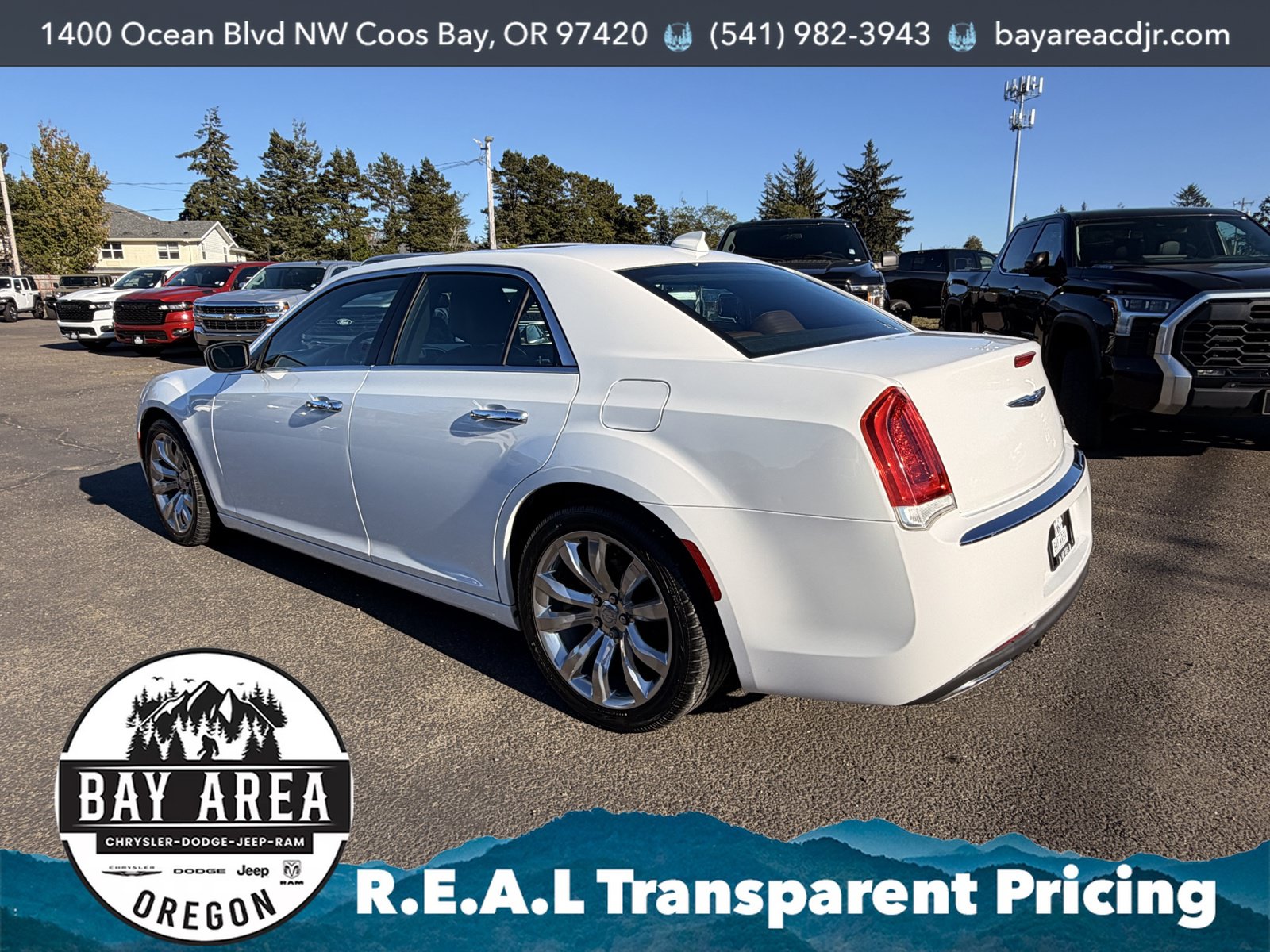 Used 2019 Chrysler 300 Limited w/ Light Group RWD image 4
