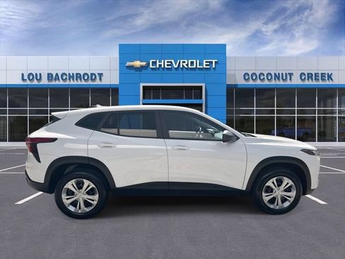 Used 2025 Chevrolet Trax LS FWD image 9