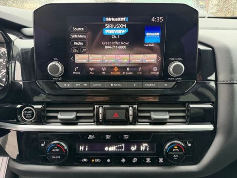 Used 2024 Nissan Pathfinder SV image 19