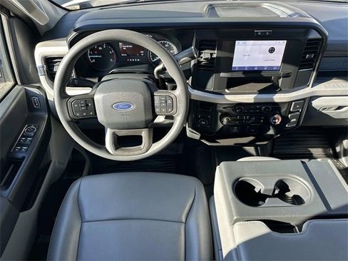Used 2025 Ford F350 XL w/ FX4 Off-Road Package image 9
