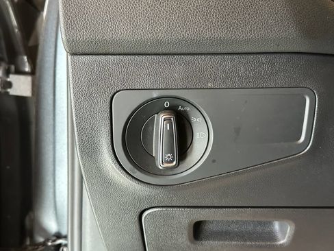 Used 2021 Volkswagen Tiguan SE w/ Panoramic Sunroof Package AWD/4WD image 18