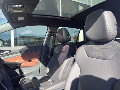 Used 2021 Volkswagen ID.4 Pro S w/ Gradient Package image 8
