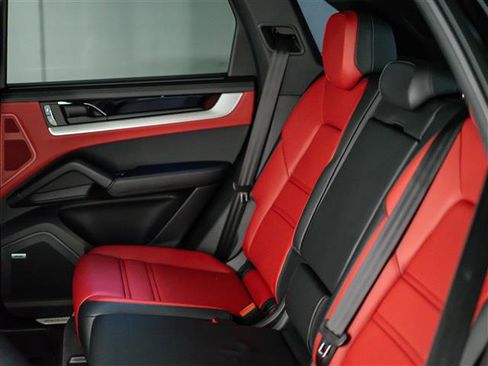 Certified 2026 Porsche Cayenne AWD/4WD image 29