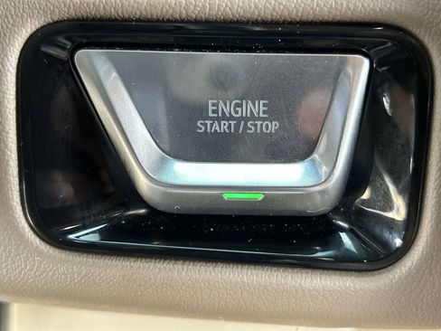 Used 2025 GMC Yukon XL Denali image 17