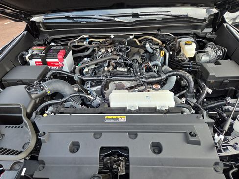 Certified 2025 Toyota Tacoma Limited AWD/4WD image 31