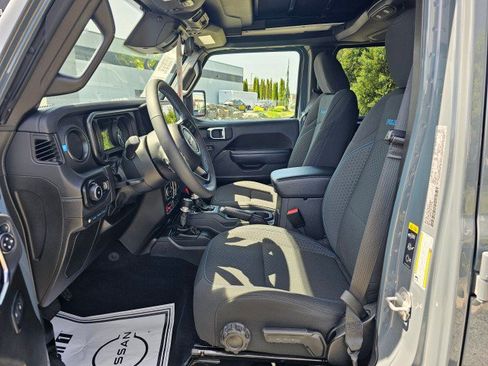 Used 2025 Jeep Wrangler Unlimited Rubicon 4xe w/ Safety Group AWD/4WD image 25