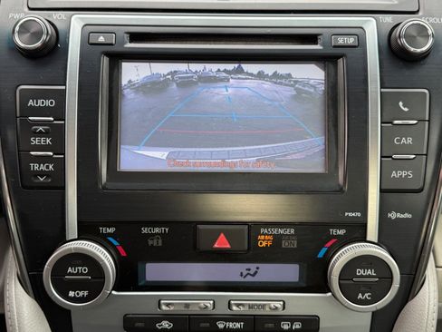 Used 2013 Toyota Camry XLE w/ Leather Pkg image 31