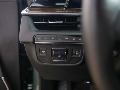 Used 2024 Cadillac Escalade Sport Platinum w/ LPO, ONYX Package AWD/4WD image 15