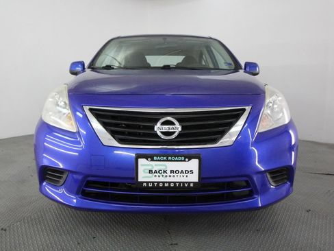 Used 2013 Nissan Versa SV w/ Convenience Pkg FWD image 2