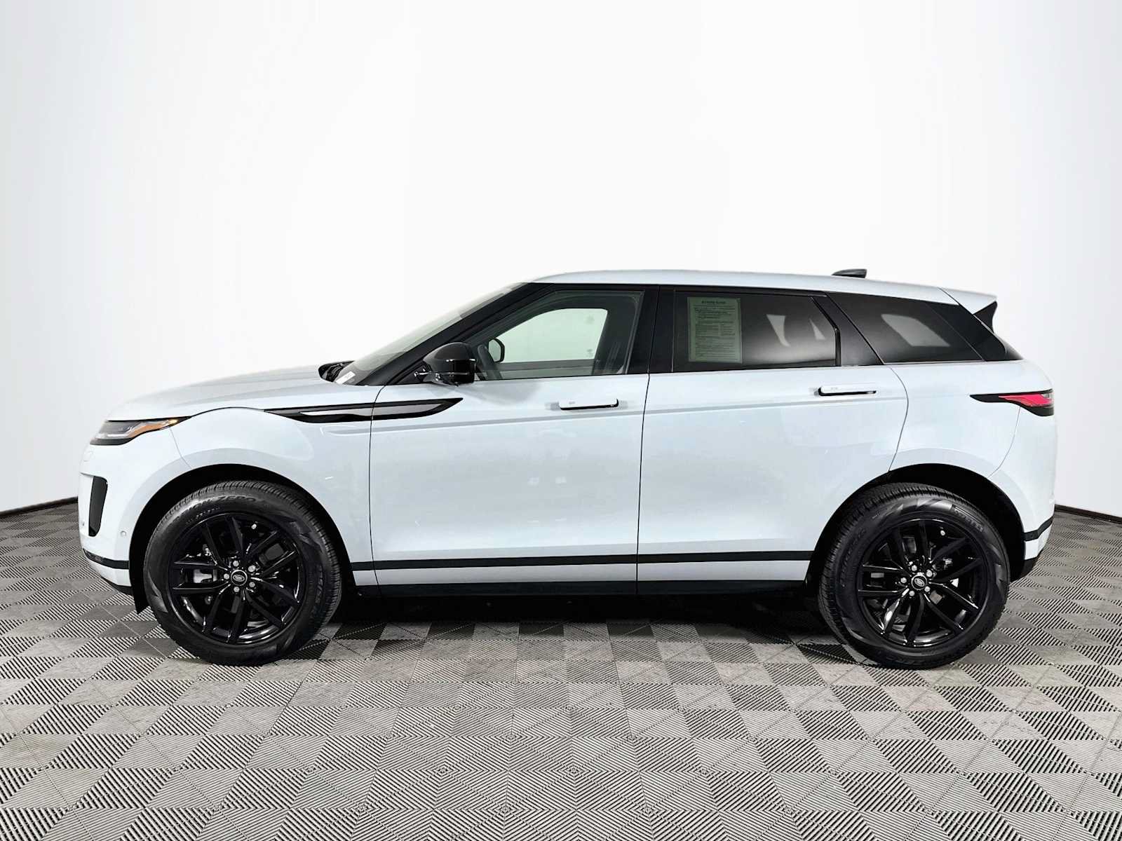 Used 2026 Land Rover Range Rover Evoque S AWD/4WD image 8