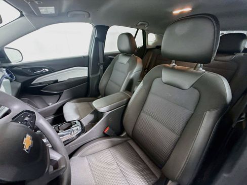 Used 2025 Chevrolet Trax LT FWD image 10
