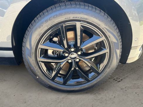 New 2026 Land Rover Range Rover Velar Dynamic SE image 11