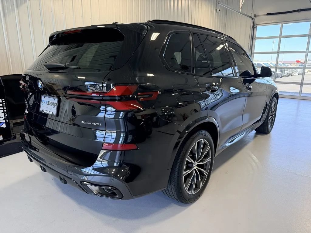 Used 2026 BMW X5 xDrive40i w/ M Sport Package AWD/4WD image 3
