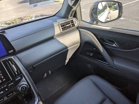 Certified 2024 Lexus LX 600 4WD w/ Luxury Package image 17