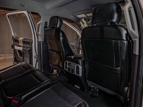 Used 2019 Ford F350 Lariat image 24