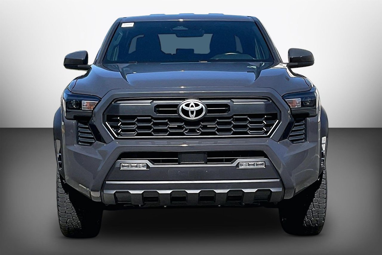 Used 2025 Toyota Tacoma TRD Off-Road AWD/4WD image 3