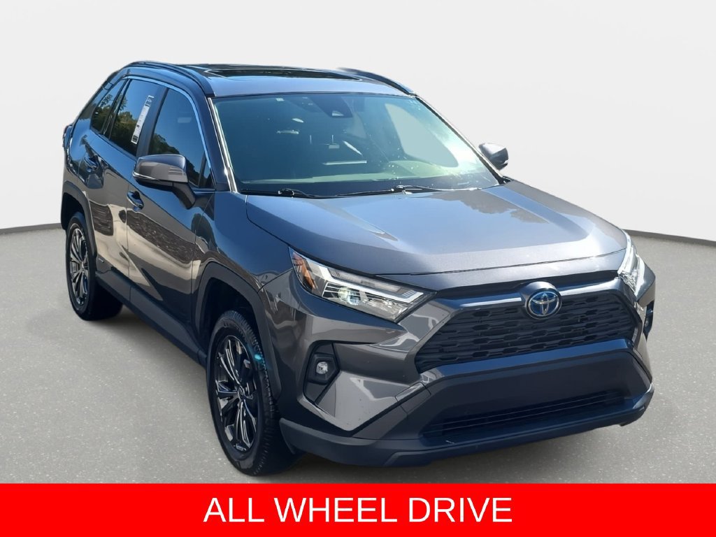 Used 2022 Toyota RAV4 XLE Premium AWD/4WD image 3