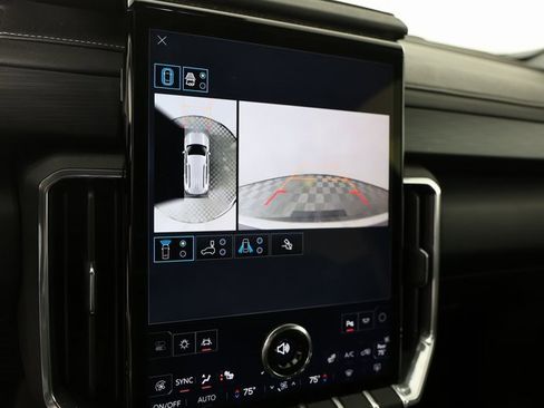 Used 2025 GMC Acadia Elevation w/ Elevation Premium Package image 10