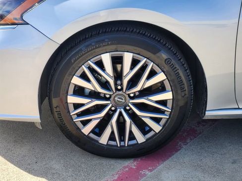 Used 2024 Nissan Altima 2.5 SV image 9