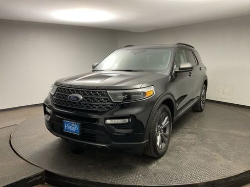 Used 2021 Ford Explorer XLT w/ Equipment Group 202A image 3