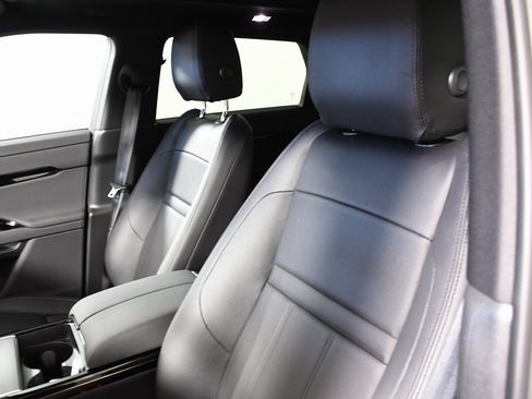 Used 2025 Land Rover Range Rover Evoque Dynamic SE image 17