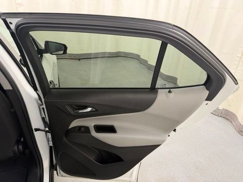 Used 2020 Chevrolet Equinox LT AWD/4WD image 16