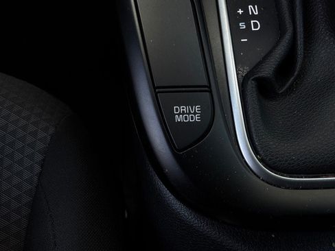 Used 2025 Kia Soul LX w/ LX Technology Package FWD image 22