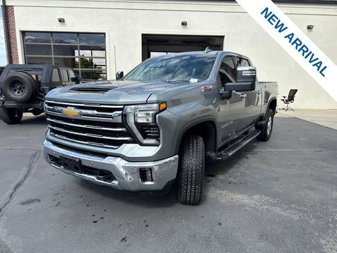 Used 2025 Chevrolet Silverado 2500 LTZ w/ LTZ Convenience Package AWD/4WD image 3