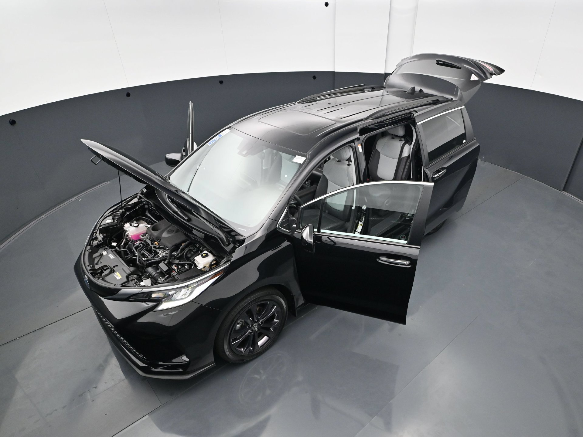 Used 2022 Toyota Sienna XSE FWD image 41
