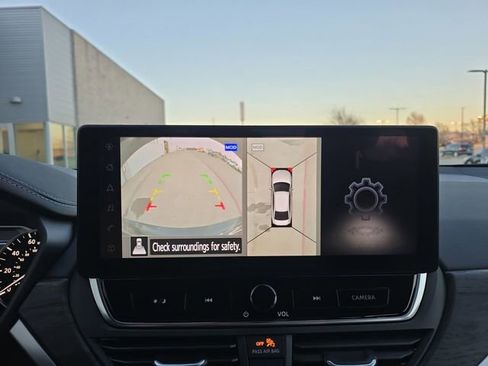 New 2025 Nissan Altima 2.5 SL image 9