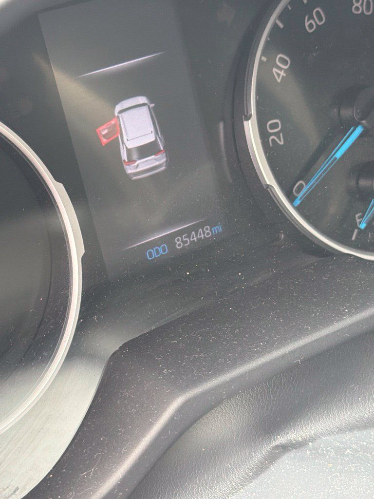 Used 2021 Toyota RAV4 LE AWD/4WD image 2