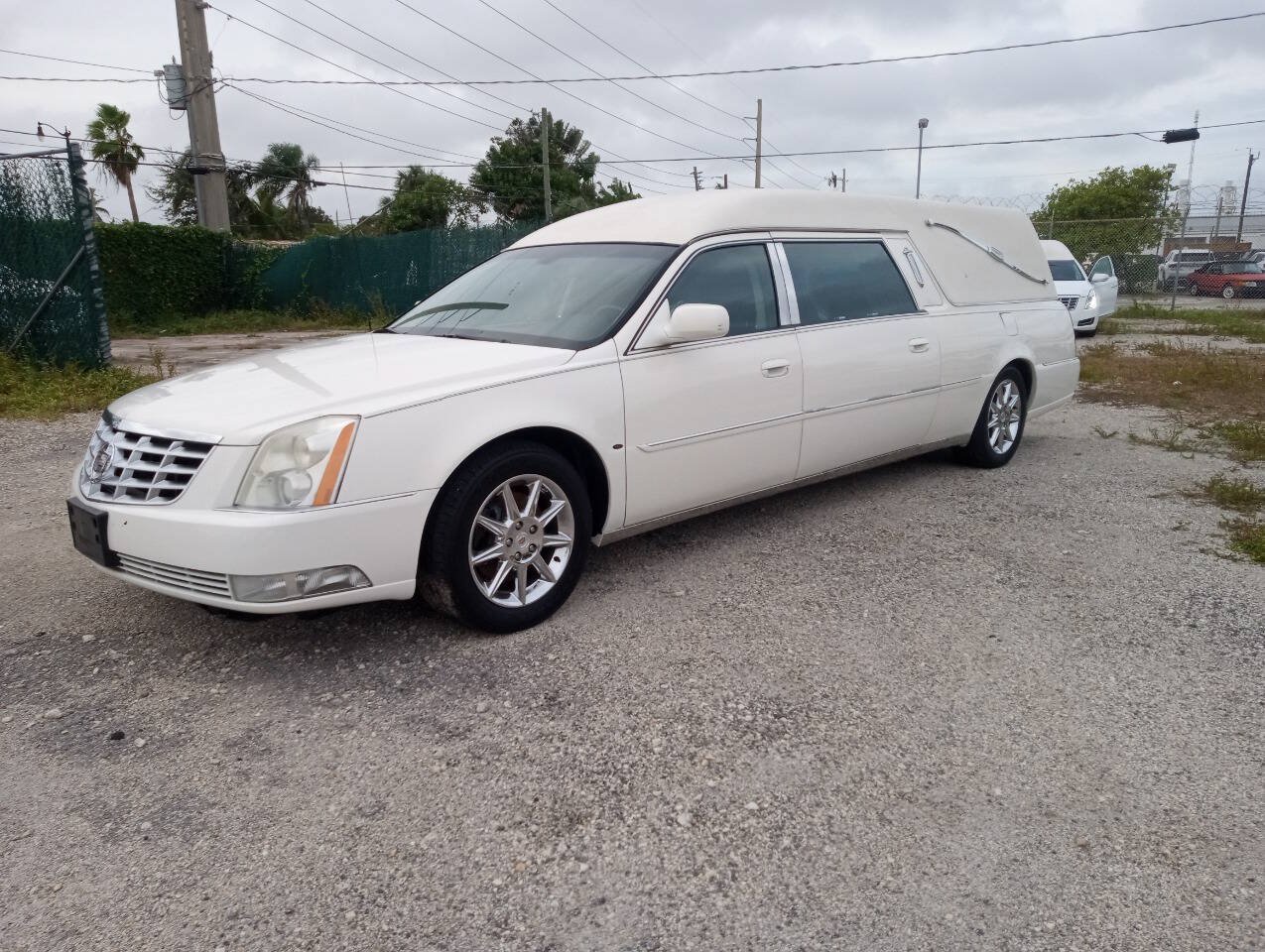 Used 2011 Cadillac DTS Limousine FWD image 1