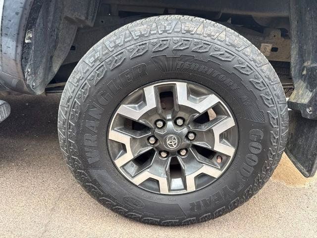 Used 2016 Toyota Tacoma TRD Off-Road AWD/4WD image 5