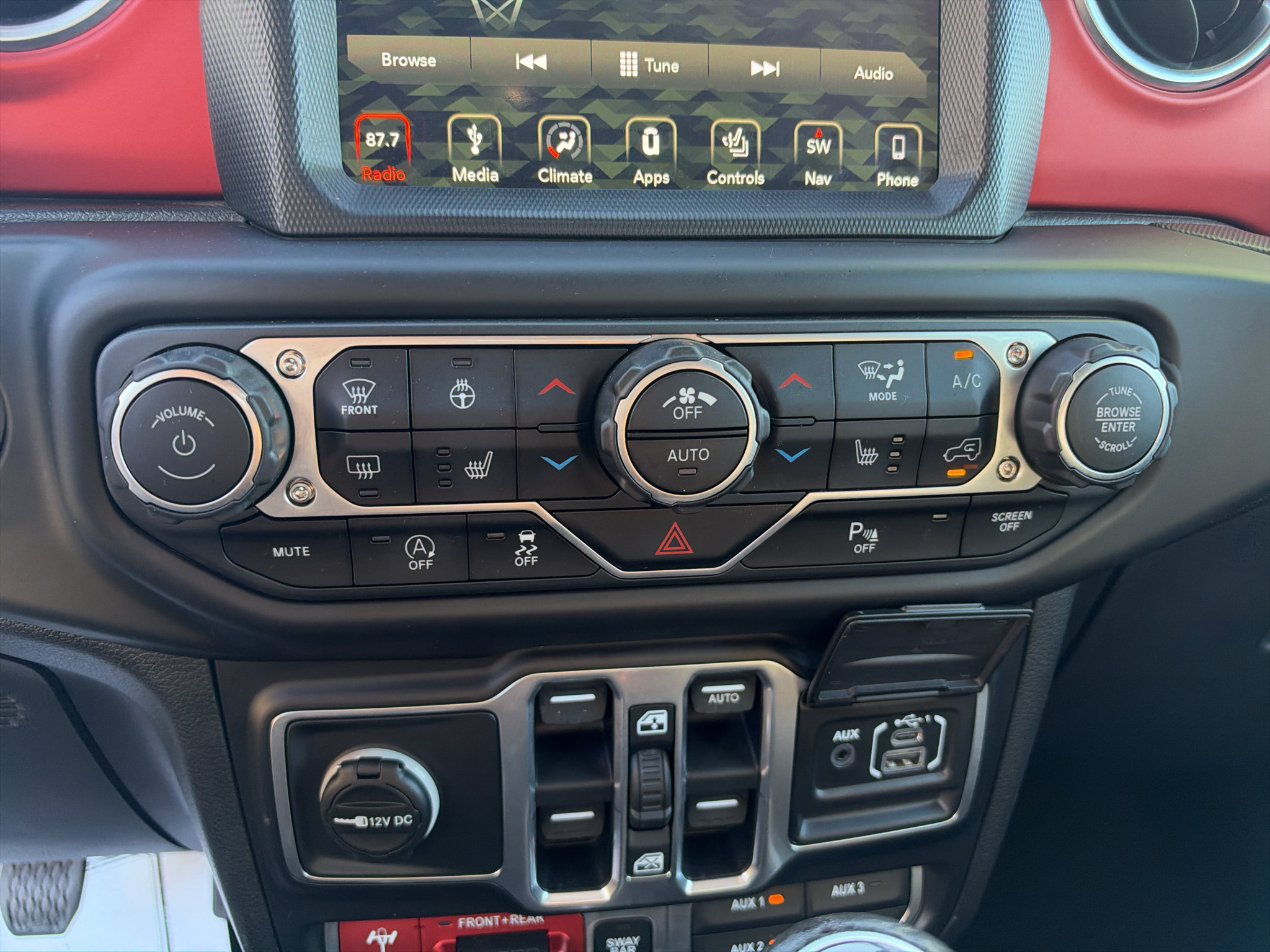 Used 2018 Jeep Wrangler Unlimited Rubicon AWD/4WD image 15