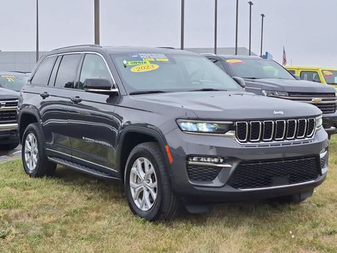 Used 2023 Jeep Grand Cherokee Limited AWD/4WD image 2