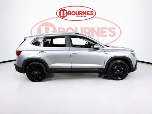 Used 2023 Volkswagen Taos SE w/ Panoramic Sunroof Package AWD/4WD image 11