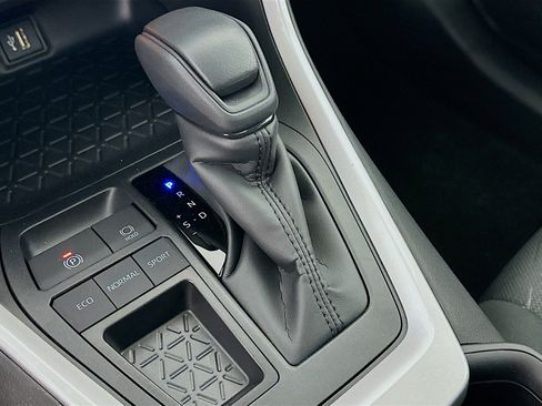 Used 2025 Toyota RAV4 XLE w/ Convenience Package image 24