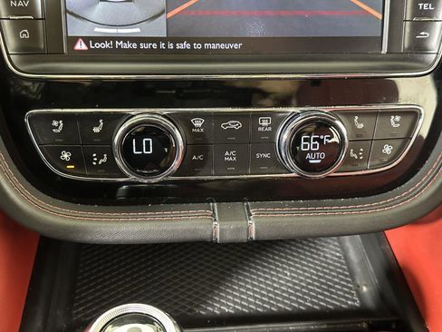 Used 2017 Bentley Bentayga image 18
