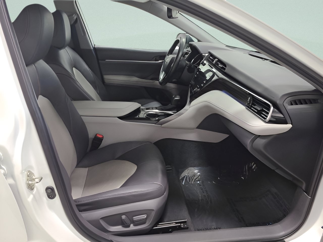 Used 2020 Toyota Camry XLE AWD/4WD image 11