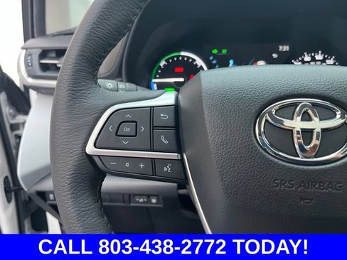 Used 2026 Toyota Sienna XLE FWD image 22