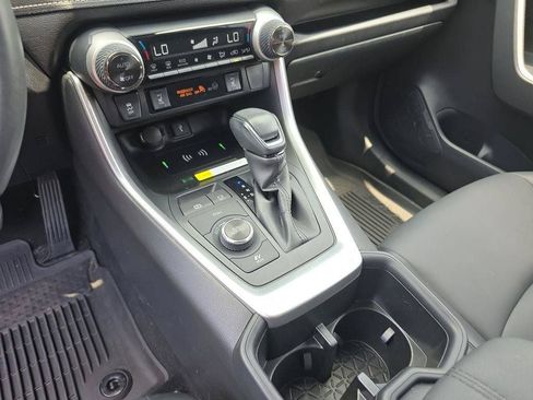 Used 2022 Toyota RAV4 XLE Premium AWD/4WD image 29