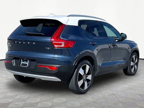 Used 2021 Volvo XC40 T5 Momentum w/ Premium Package image 6