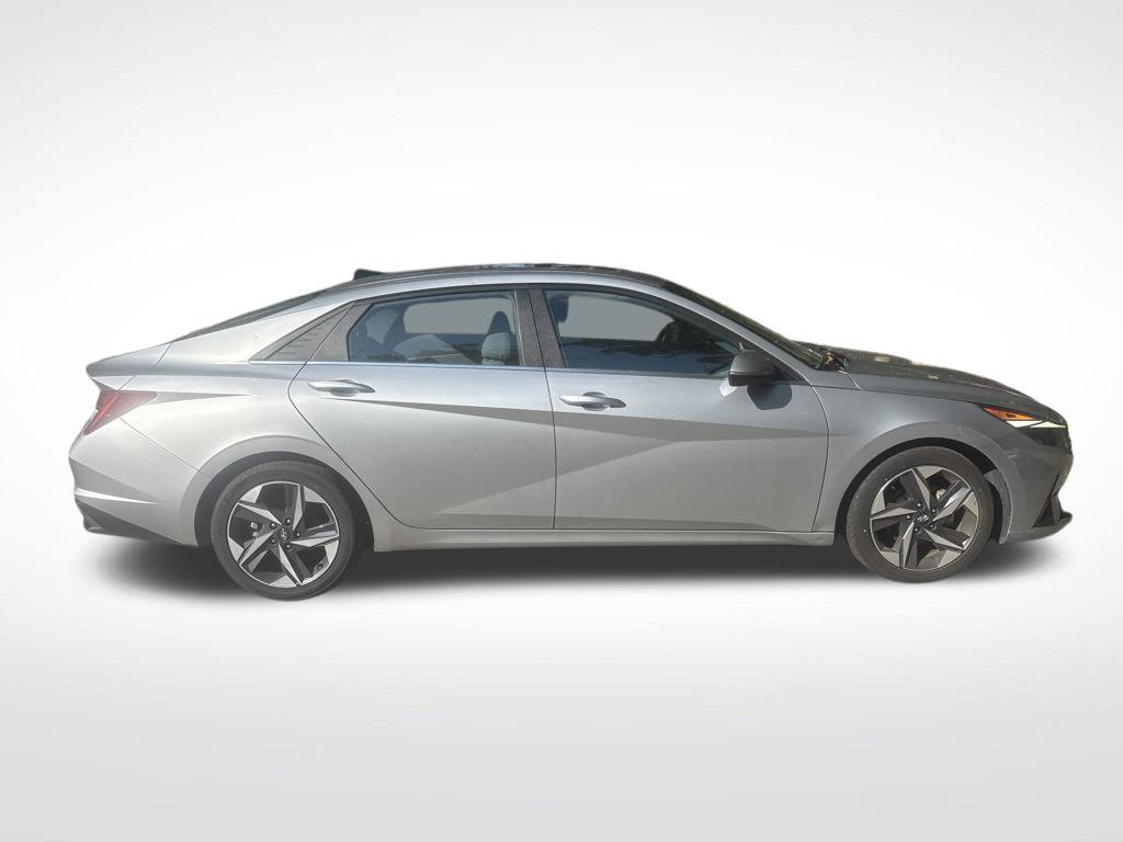Used 2022 Hyundai Elantra SEL w/ Convenience + Premium Package FWD image 5