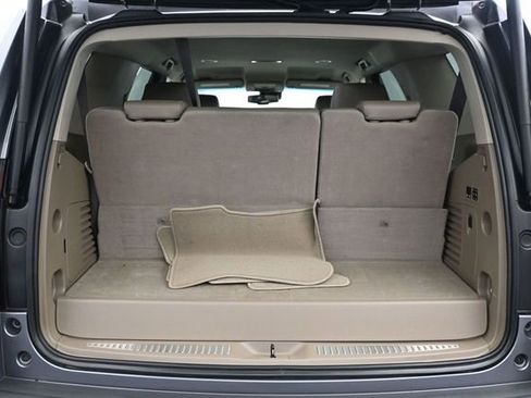 Used 2020 Chevrolet Tahoe LT w/ Luxury Package RWD image 19