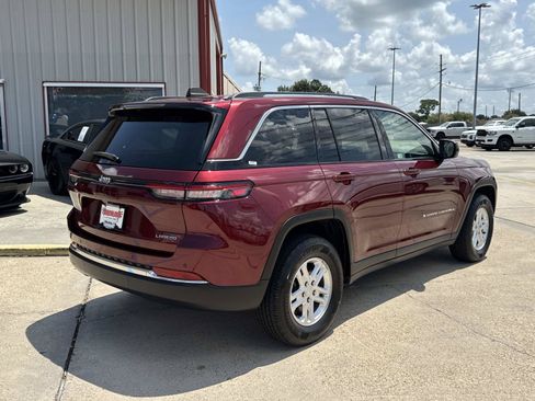 Used 2024 Jeep Grand Cherokee Laredo RWD image 7