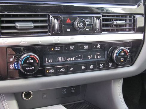 New 2026 Nissan Pathfinder Platinum image 20