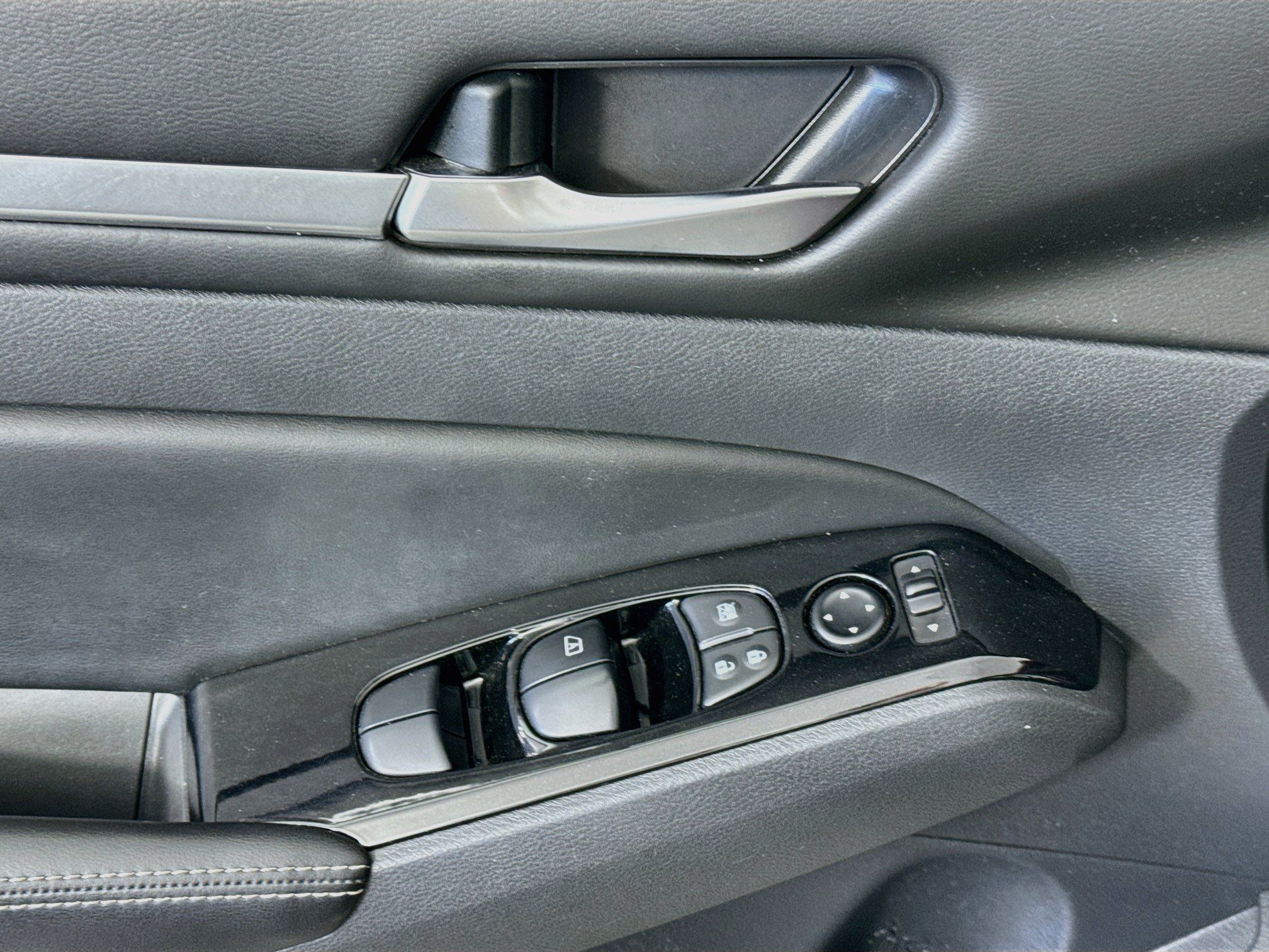 Used 2023 Nissan Altima 2.5 SV AWD/4WD image 17