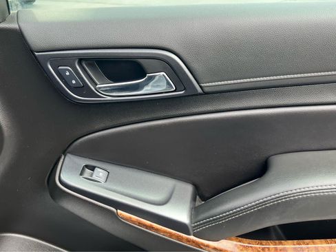 Used 2020 Chevrolet Suburban Premier AWD/4WD image 19