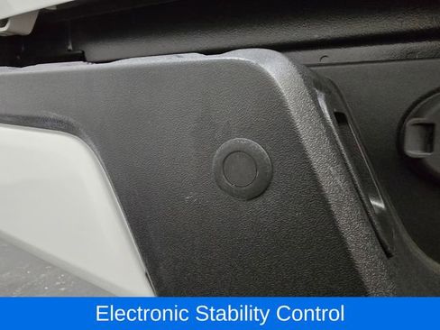 Used 2017 Toyota Tacoma TRD Off-Road w/ Premium & Technology Package image 9