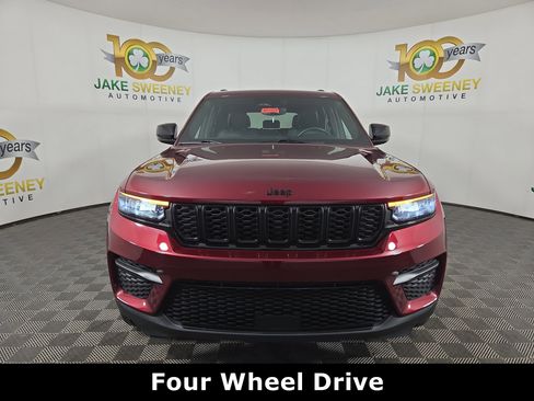 Used 2022 Jeep Grand Cherokee Altitude image 3